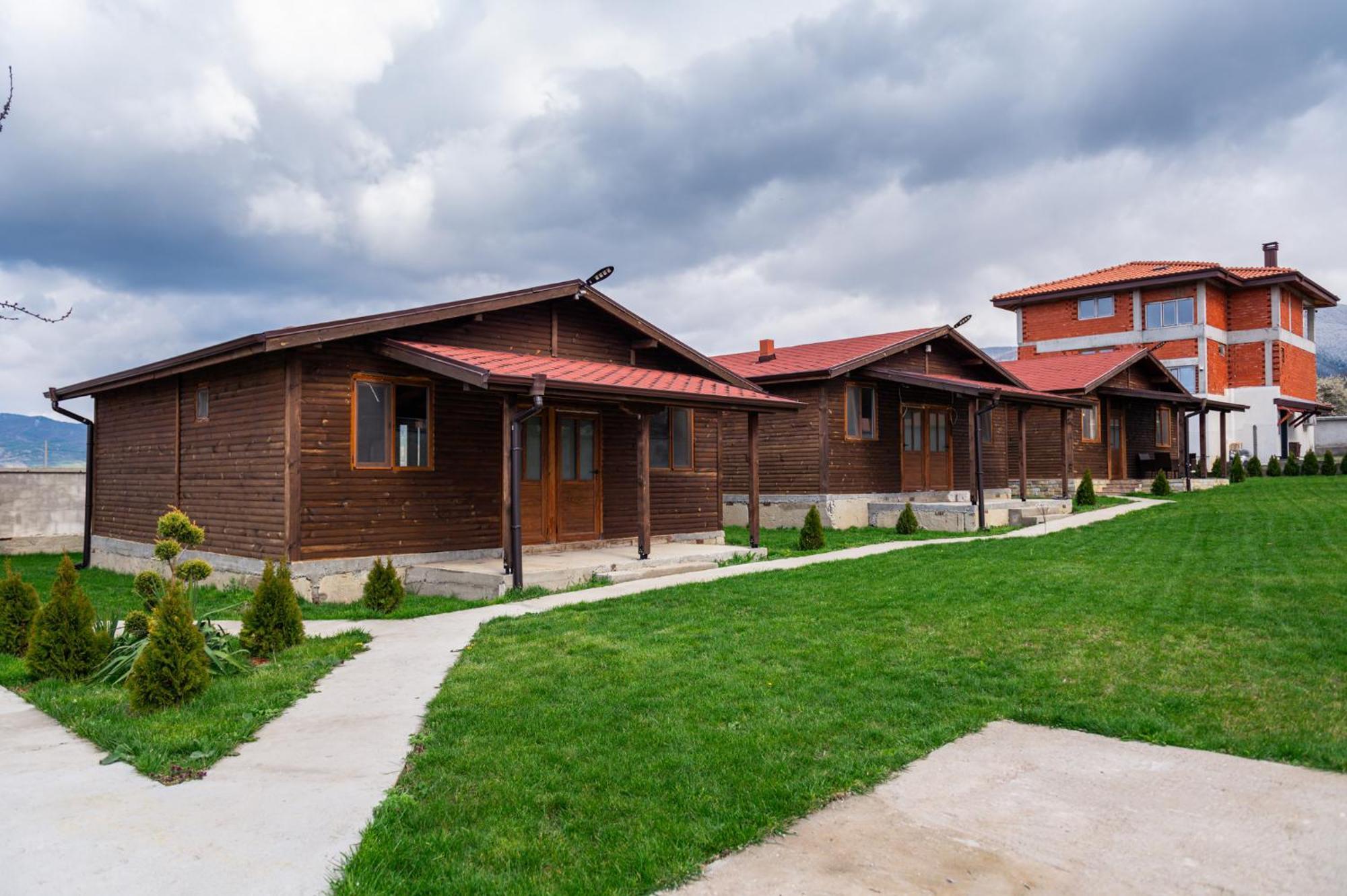 Къщи За Гости Брик Saparewa Banja Exterior foto