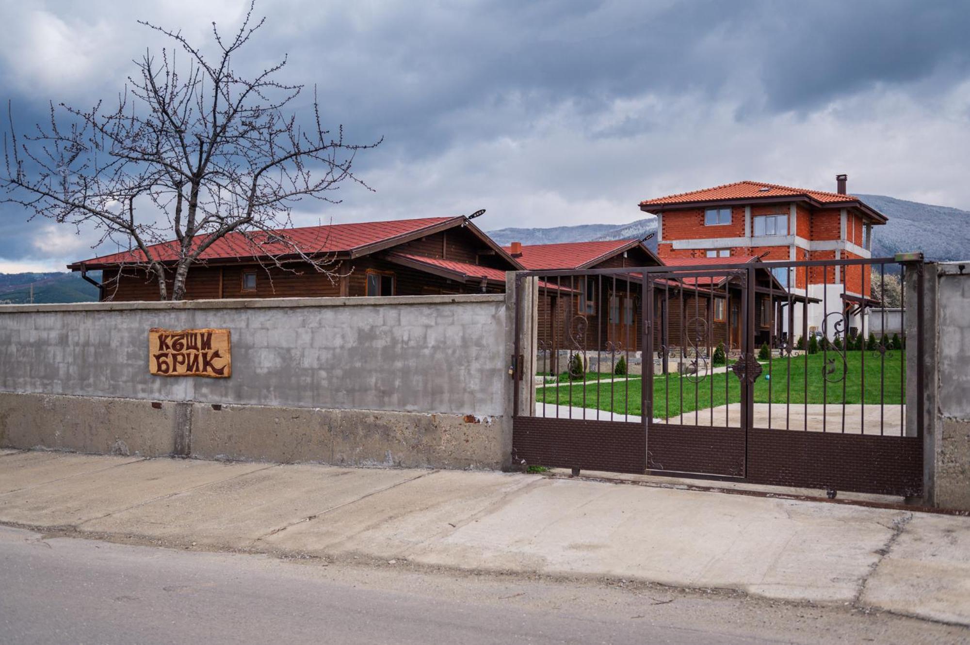 Къщи За Гости Брик Saparewa Banja Exterior foto