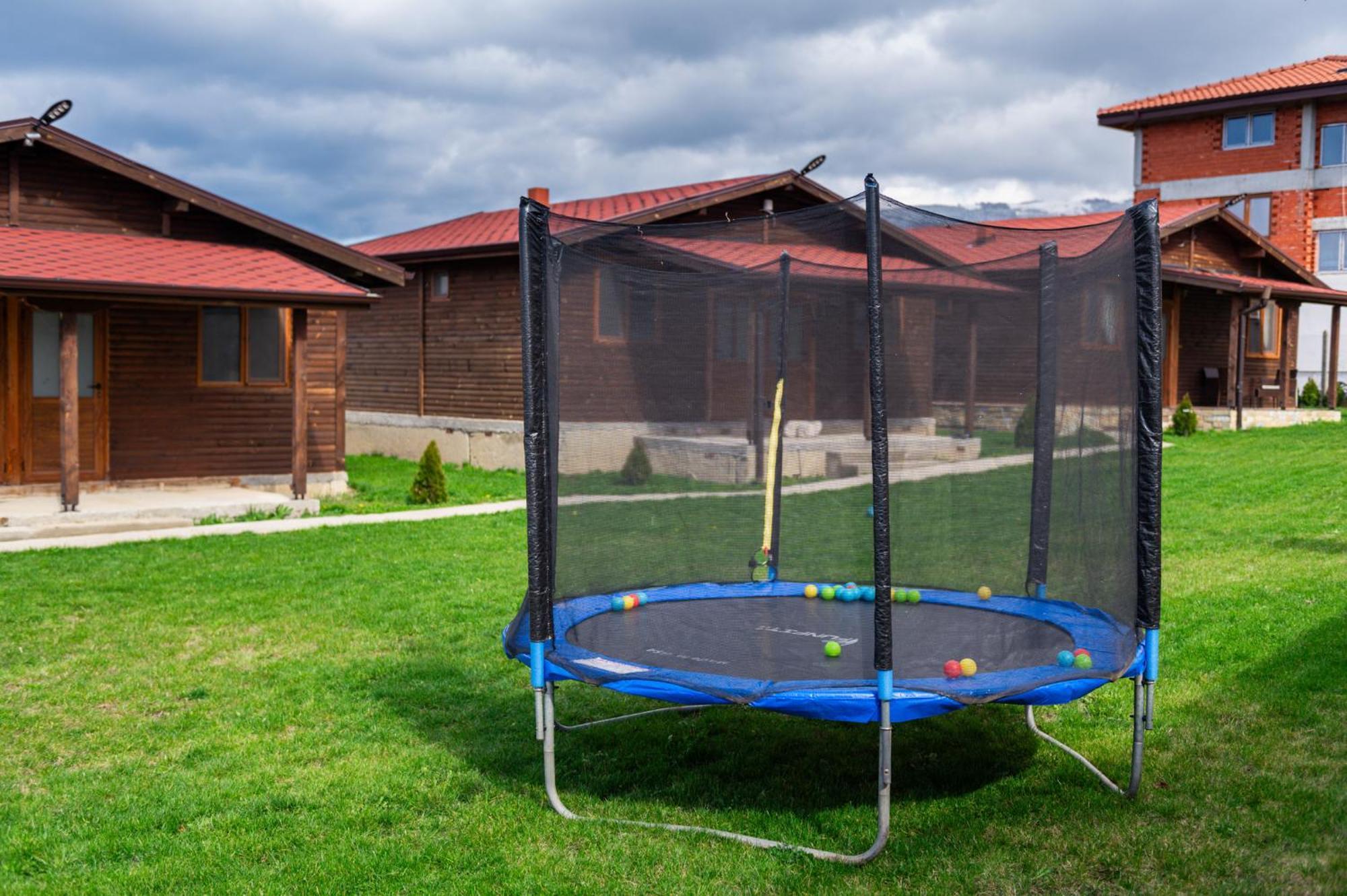 Къщи За Гости Брик Saparewa Banja Exterior foto